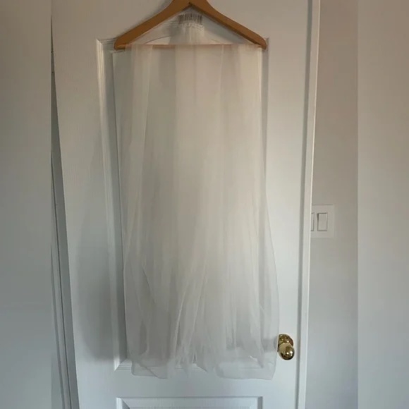 Designer Ivory Cathedral Wedding Veil - Picture 2 of 7